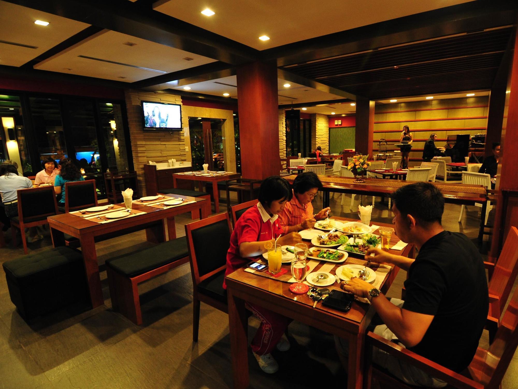 Navarat Heritage Hotel Kamphaeng Phet Esterno foto