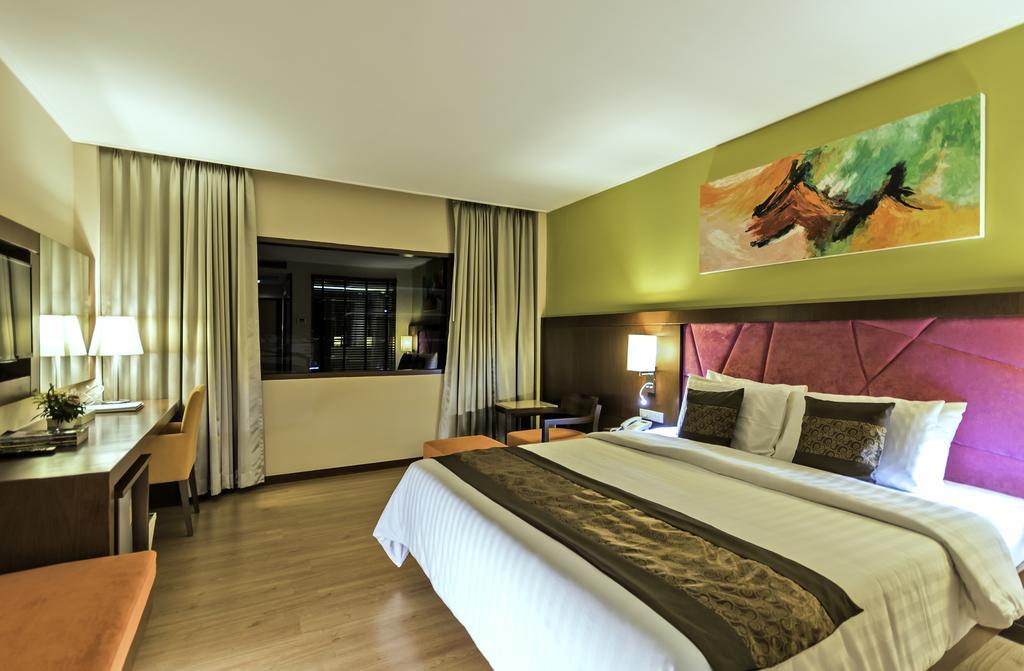 Navarat Heritage Hotel Kamphaeng Phet Esterno foto